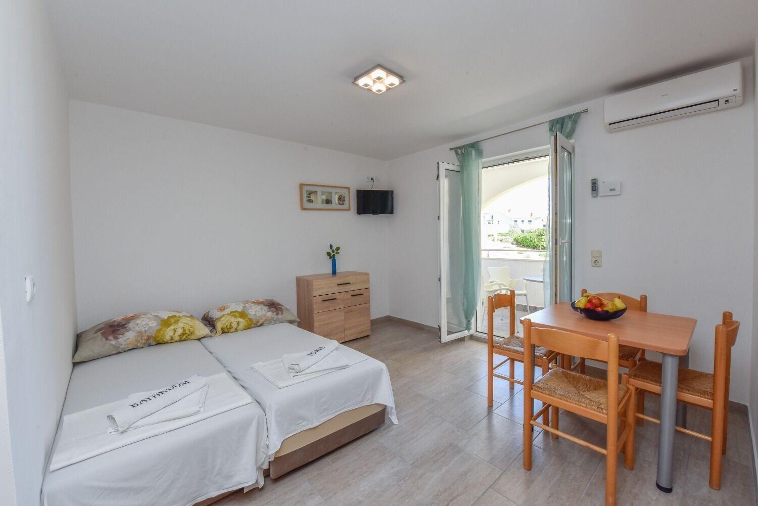 Apartments Mark - 200 M From Sea Novalja Kültér fotó